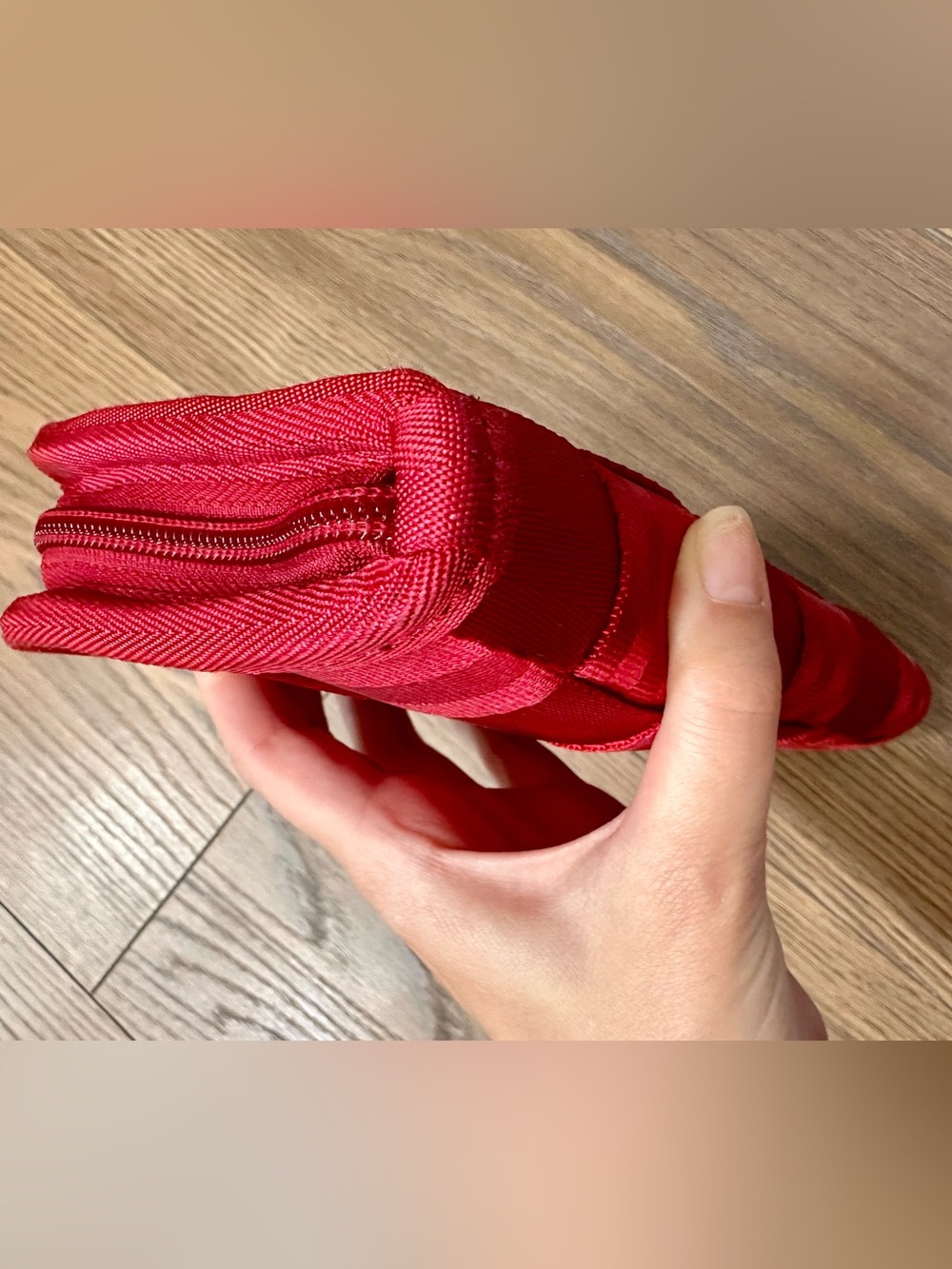 Harvey’s Seatbelt Red Zip Wallet - Picture 3 of 10